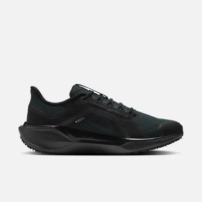 „Nike Pegasus 41 GORE-TEX“ vandeniui atsparūs, kvėpuojantys, amortizuojantys žemi bėgimo bateliai vyrams, juodi