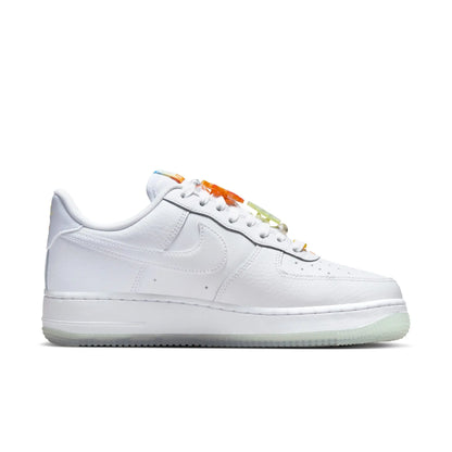 Nike Air Force 1 Skateboard-Sneaker für Damen mit rutschfester, strapazierfähiger und gepolsterter Sohle IB8875-111