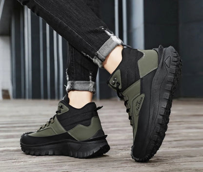 Botas de senderismo de caña media para hombre, en blanco y negro, de cuero impermeable, con plataforma, zapatillas antideslizantes para exterior, calzado informal con suela resistente