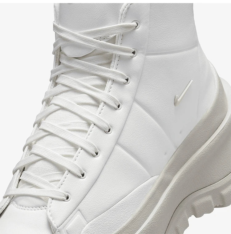 Oficiální dámské jednoduché polokožené tenisky Nike Blazer Roam Mid FQ9065-100