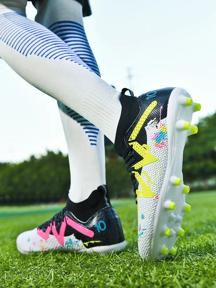 New Men's Football Shoes Society Cleats Professional Soccer Shoes Indoor Fast Football Field Boots Sneakers Boy Original Training