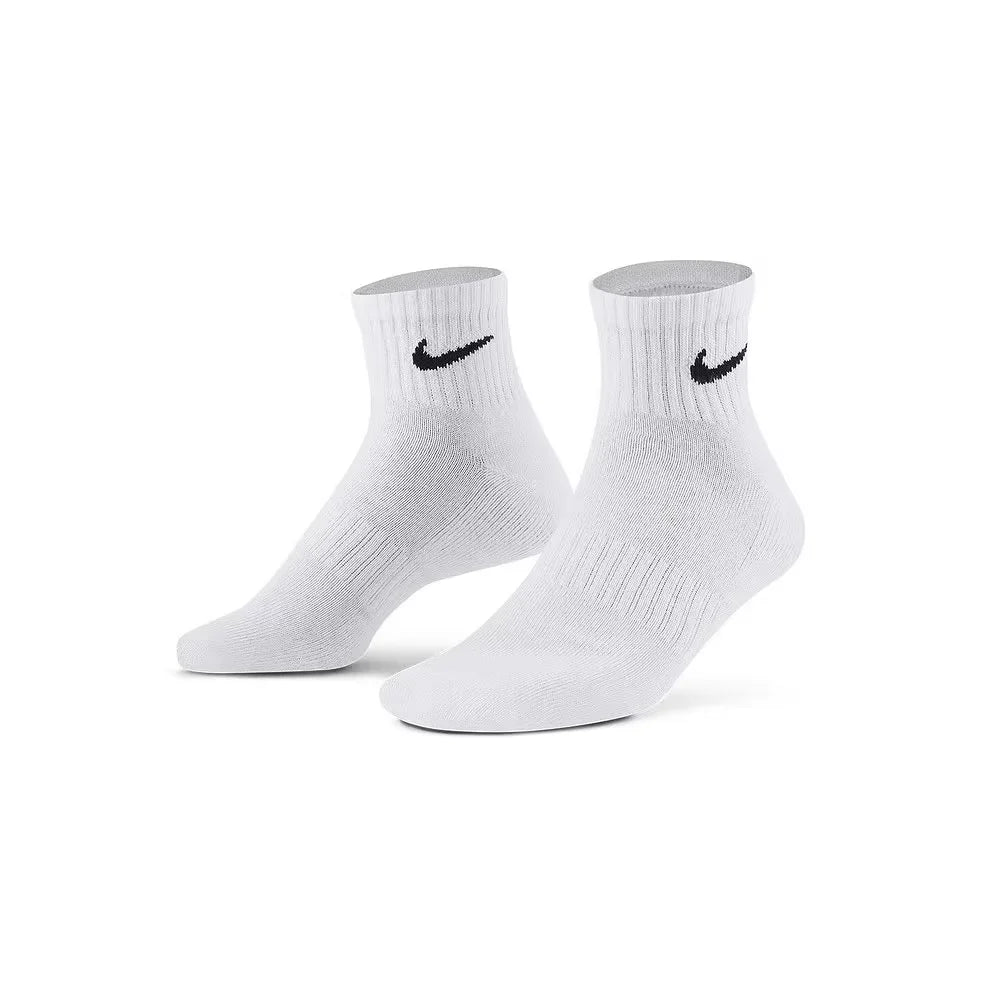 Calzini da basket casual imbottiti a taglio medio Nike, confezione mista unisex, bianchi SX7667-100
