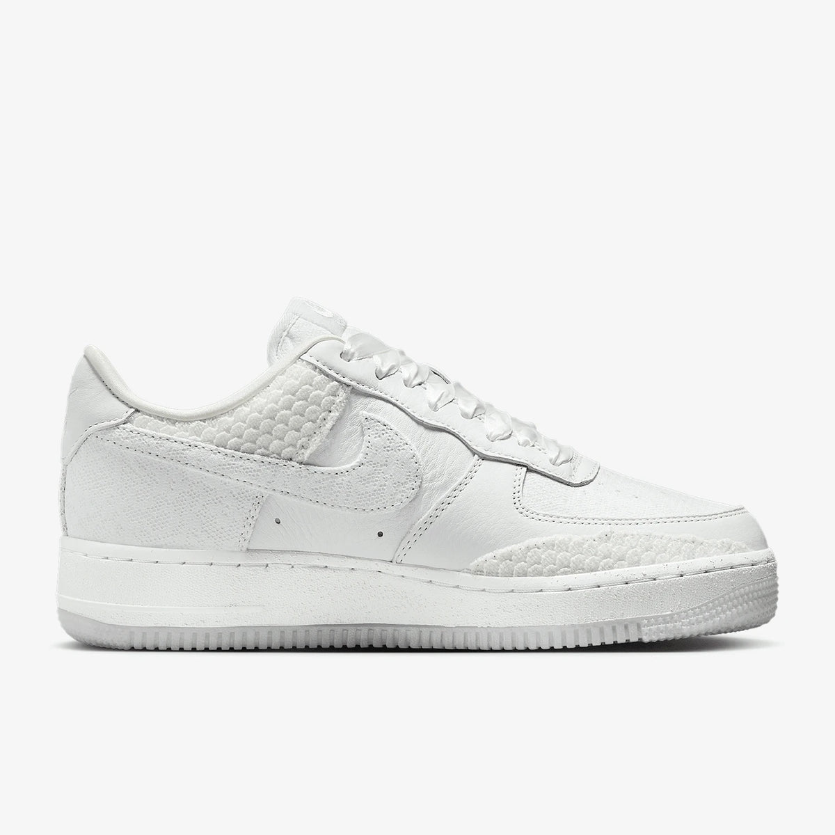Nike Authentic Air Force 1 AF1 Damen-Sneaker im klassischen Stil mit dicker Sohle HV6011-111