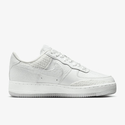 Nike Authentic Air Force 1 AF1 Damen-Sneaker im klassischen Stil mit dicker Sohle HV6011-111