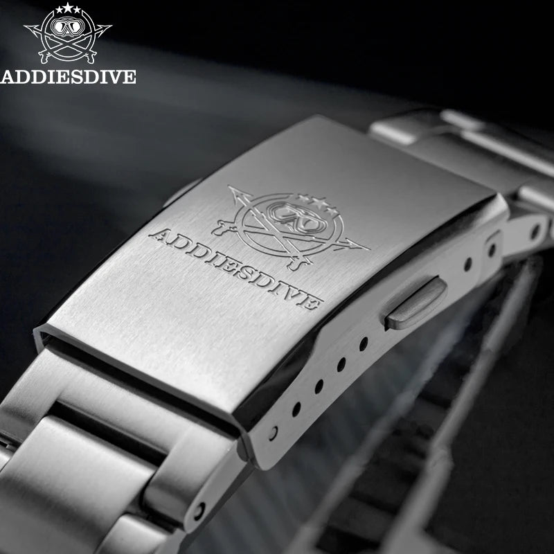 ADDIESDIVE herenhorloge van staal, luxe uitvoering, voorzien van een gewelfd glas, een quartz uurwerk en een blauwe lichtgevende coating BGW9; waterdicht tot 100 ATM, analoge weergave – Model AD2066