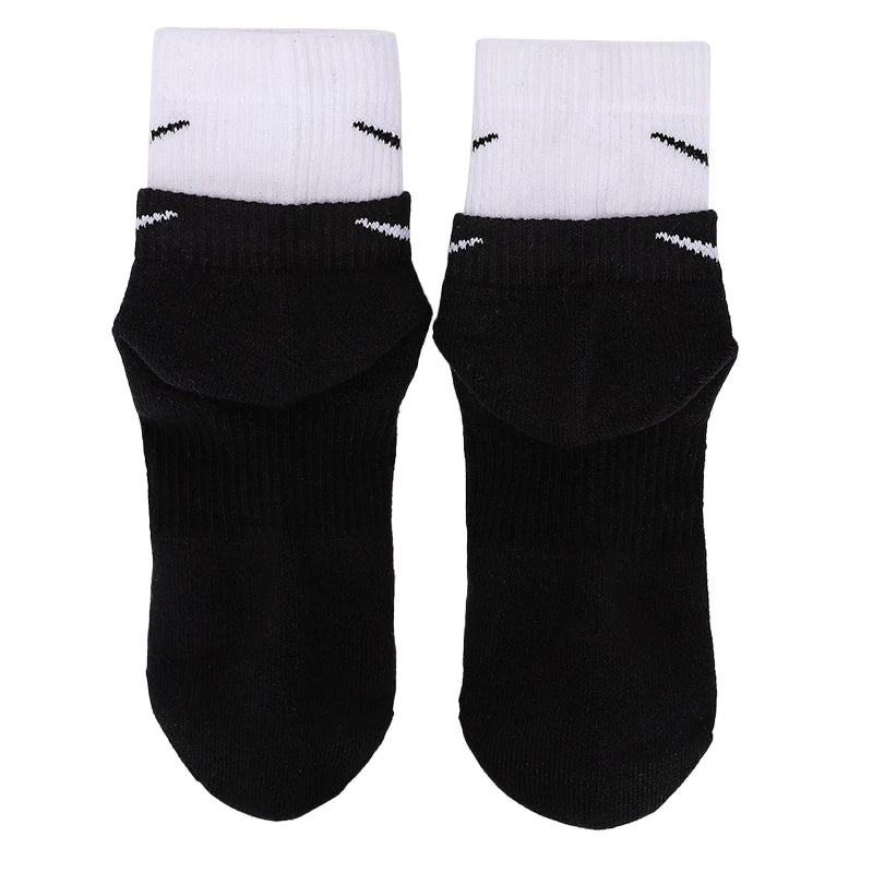 Nike Men's and Women's Socks for Fitness Training, Running, Exercise, Soft, Comfortable, Breathable Casual Socks, Mid-Calf Socks