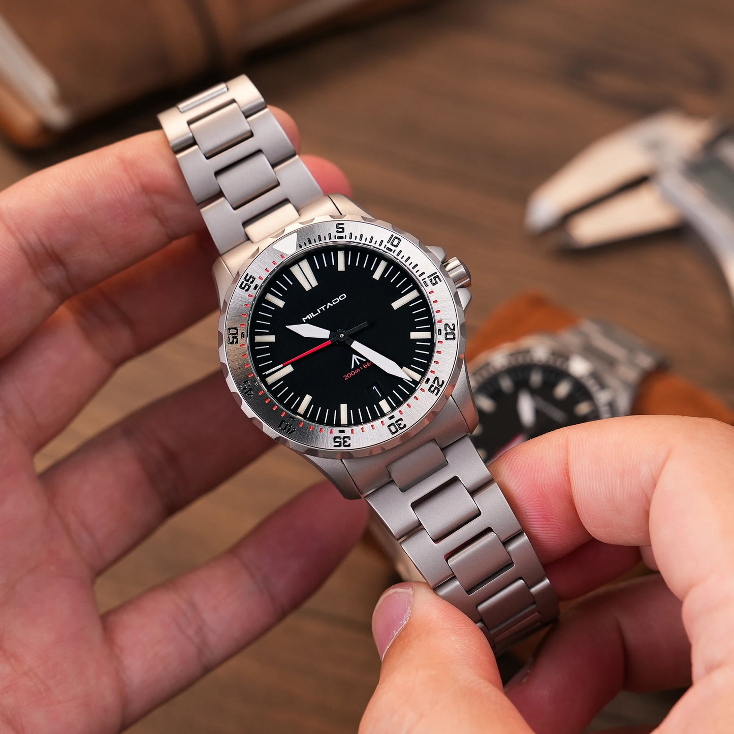 Militado ML16 Watch VH31 Sweep /515 Quartz Movement Sapphire Crystal BGW9 Luminous 200m Water Resistance 38mm Men's Vintage Wath