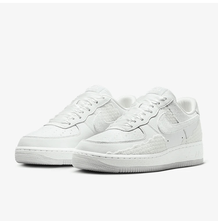 Nike Authentic Air Force 1 AF1 Damen-Sneaker im klassischen Stil mit dicker Sohle HV6011-111